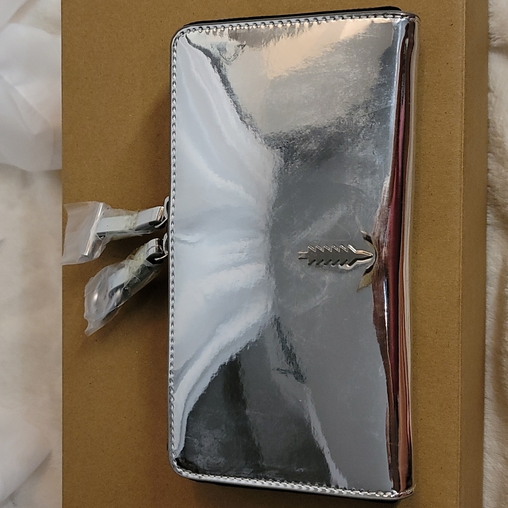 THACKER Zip-Around Wallet - Avery